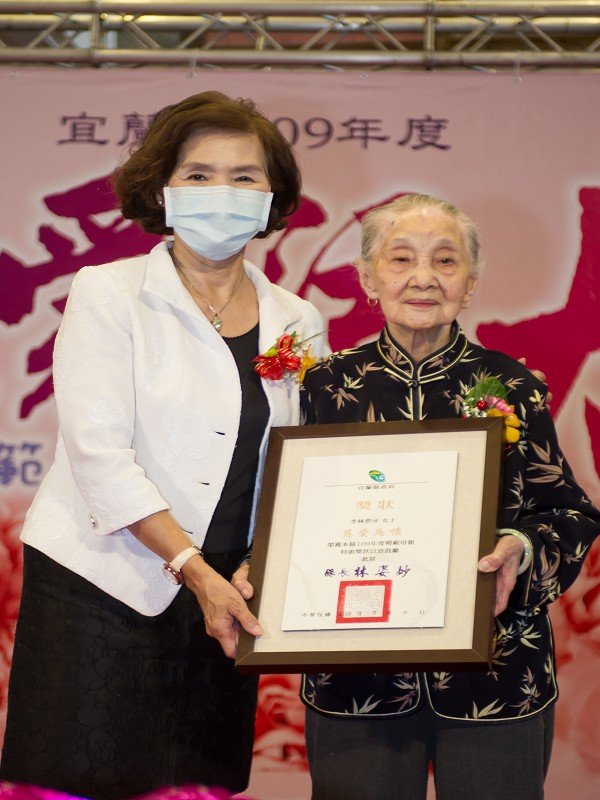 100歲的李林碧牙女士