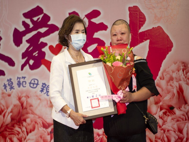 42歲高凌玲女士
