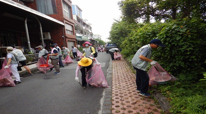 廠鄉一家親台化龍德廠、冬山鄉大興村民攜手掃街