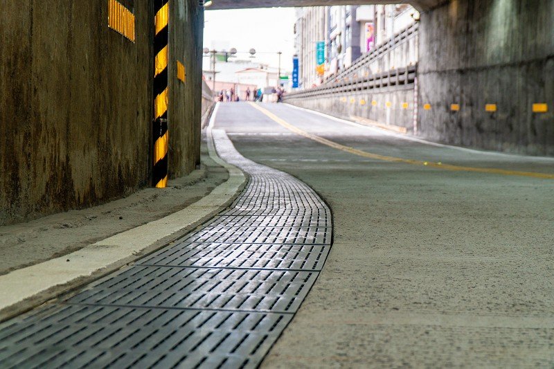 圖3 羅東倉前路地下道改善工程增設機慢車道側溝將能改善積水問題