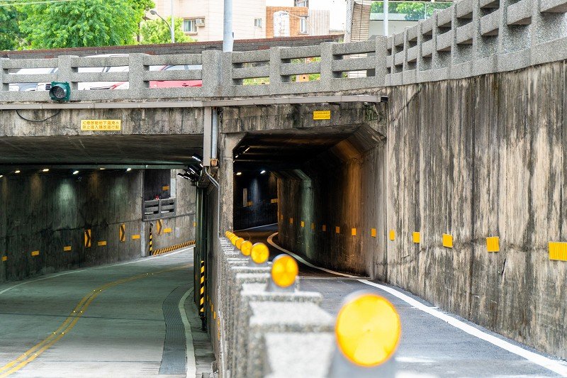 圖4 羅東倉前路地下道改善工程一併改善照明設備、機慢車道側溝等以全面整修