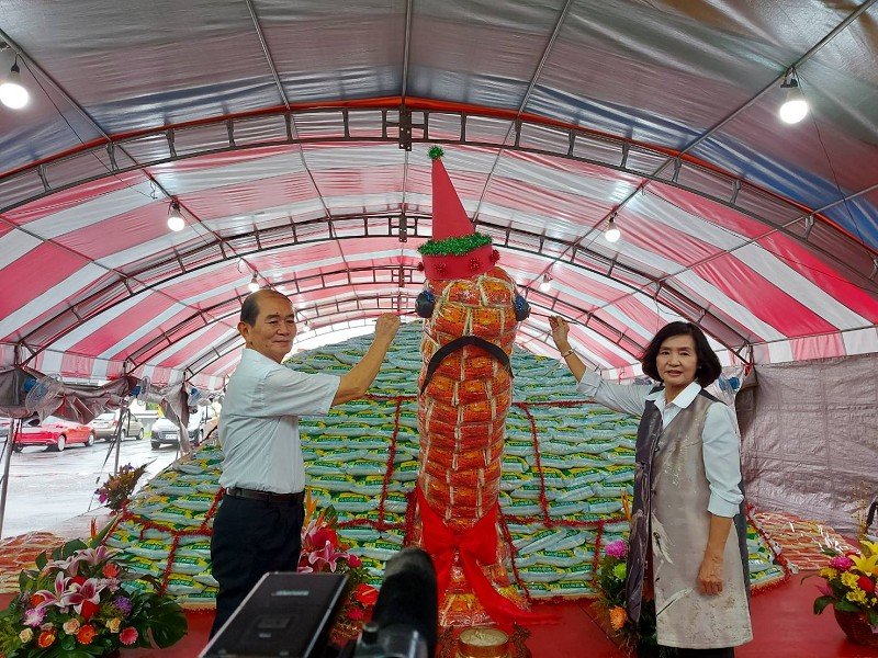 四結金土地公中秋五穀大神龜酬神、濟貧 宜蘭縣長林姿妙贈「福神高德」匾額