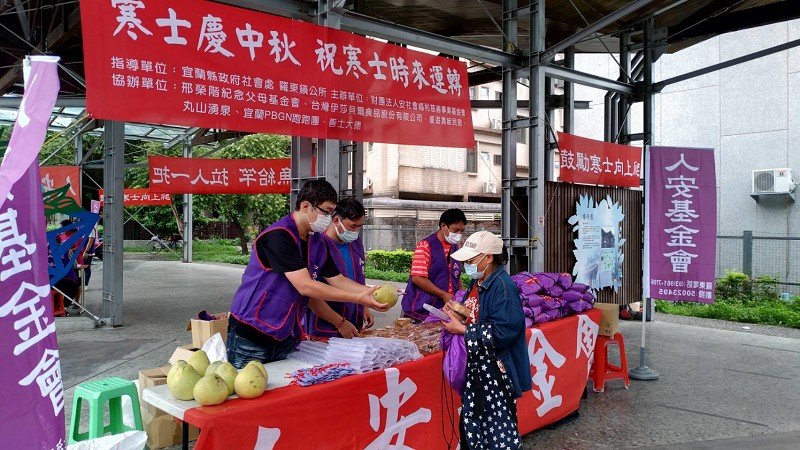 人安羅東站慶中秋,手作御守、平安錶助寒士