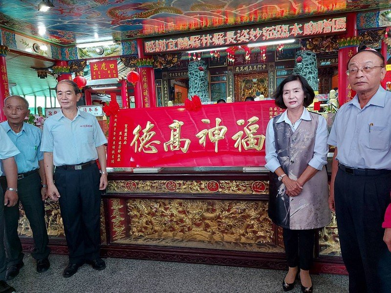 四結金土地公中秋五穀大神龜酬神、濟貧 宜蘭縣長林姿妙贈「福神高德」匾額
