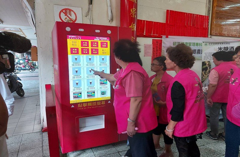 科技與古蹟,羅東勉民堂智販機啟用