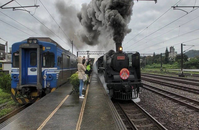 別開生面的88尊神祇搭CT273蒸汽火車遶境祈福之旅