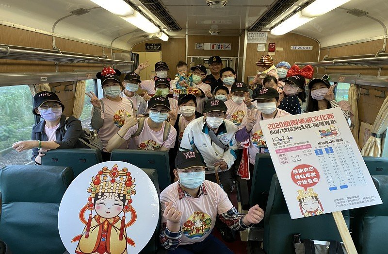 媽祖遶境頭城烏石港會香,防疫英雄搭乘蒸汽火車保平安