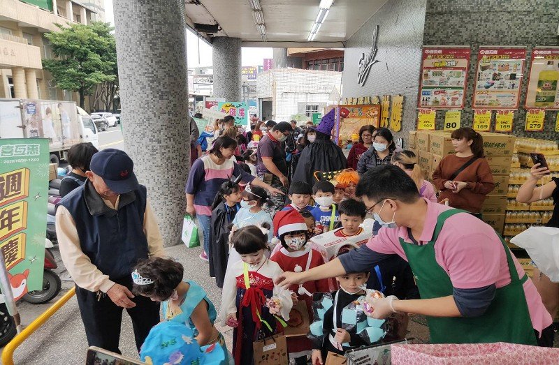 五結鄉立幼兒園不一樣的萬聖節踩街嘉年華