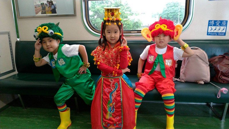 吸晴耀眼的蘭陽媽祖彩繪迎神列車熱鬧啟航