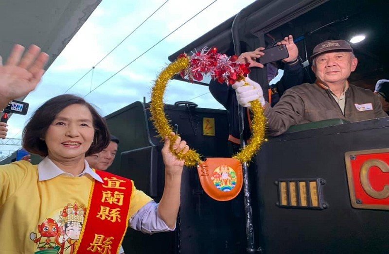 別開生面的88尊神祇搭CT273蒸汽火車遶境祈福之旅