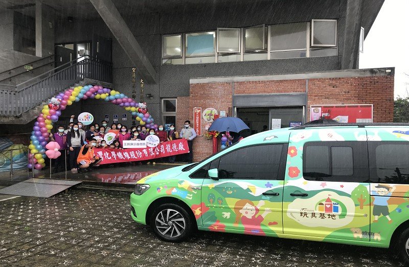 Formosa玩具基地行動玩具車開抵冬山鄉大興社區