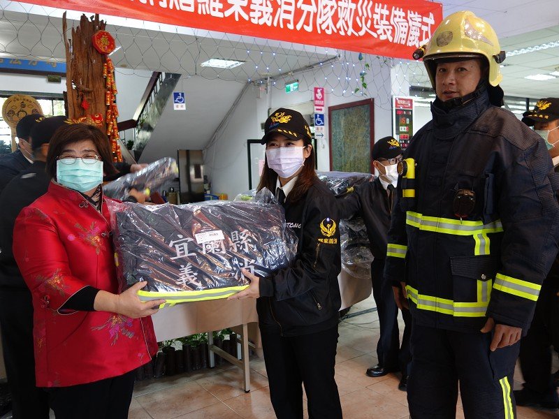 感念義消兄弟辛勞  羅東鎮公所捐贈消防衣褲暨消防救災設備