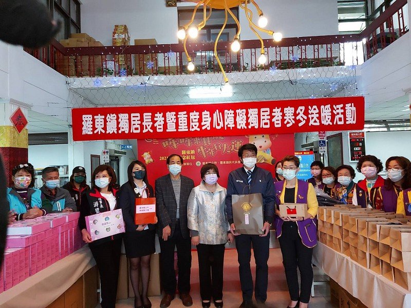 各界捐保暖衣帽 送暖羅東鎮獨居長者暨重度身心障礙獨居者