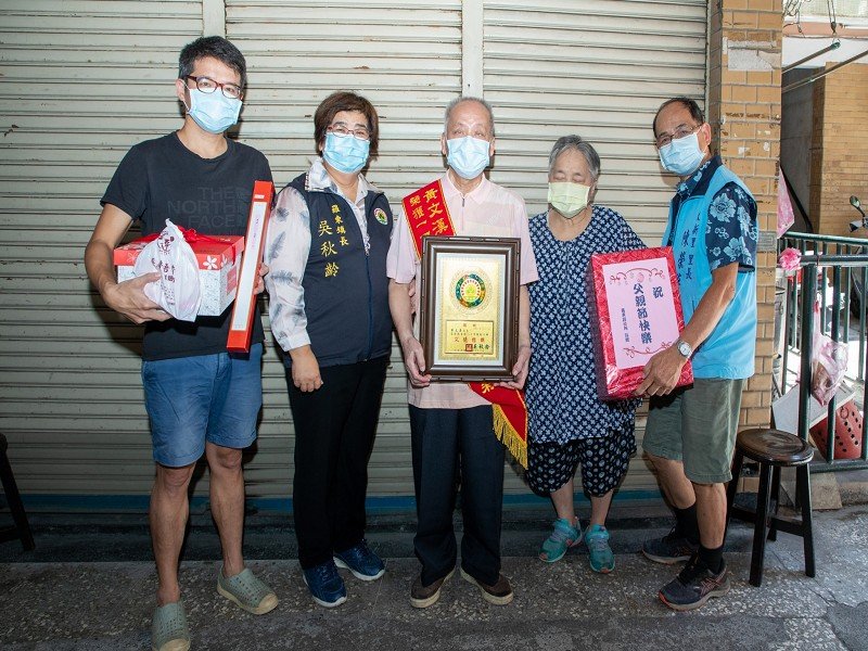 黃文聲模範父親