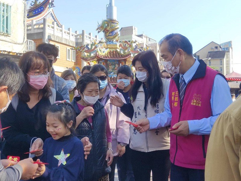 五結春節街景佈置「牛轉好運」添喜氣