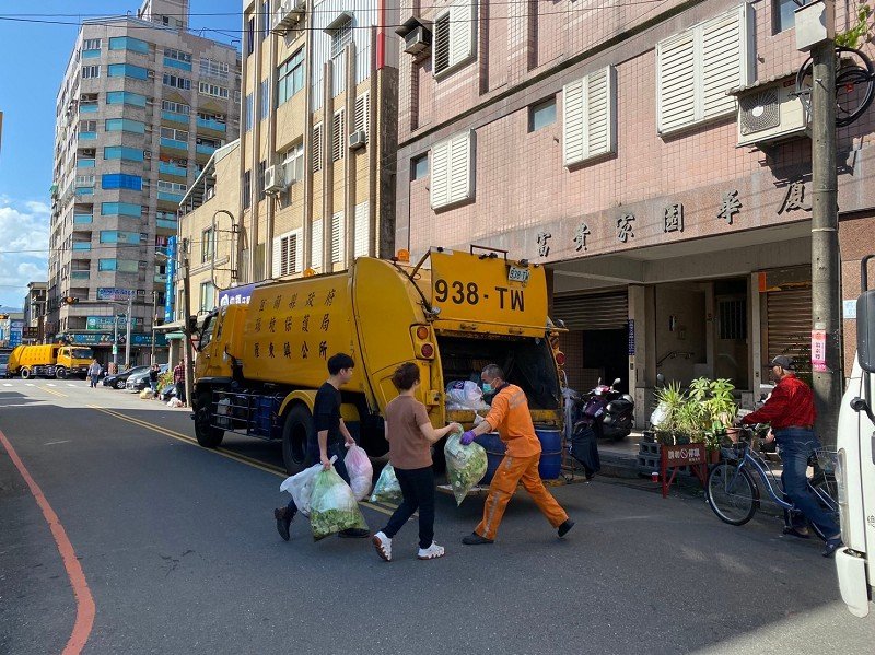 羅東鎮周一(9/13)上午加班清運垃圾