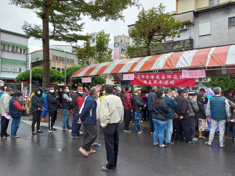 慧馨慈善佈施協會歲末送暖礁溪 助弱勢過好年