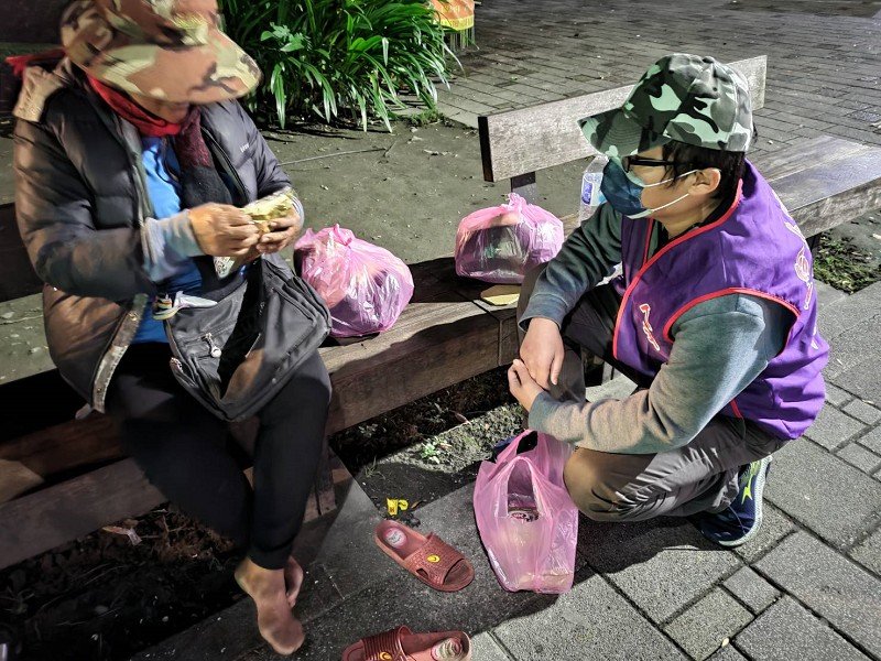 強烈冷氣團來襲 人安羅東站夜間送暖街友