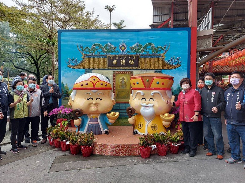 羅東中山公園福德廟Q版土地公、土地婆亮相