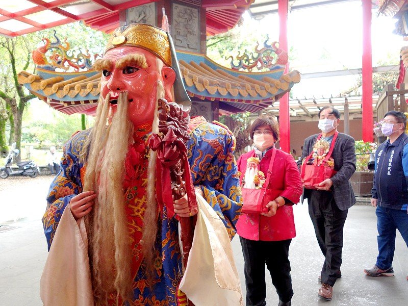 羅東中山公園福德廟Q版土地公、土地婆亮相