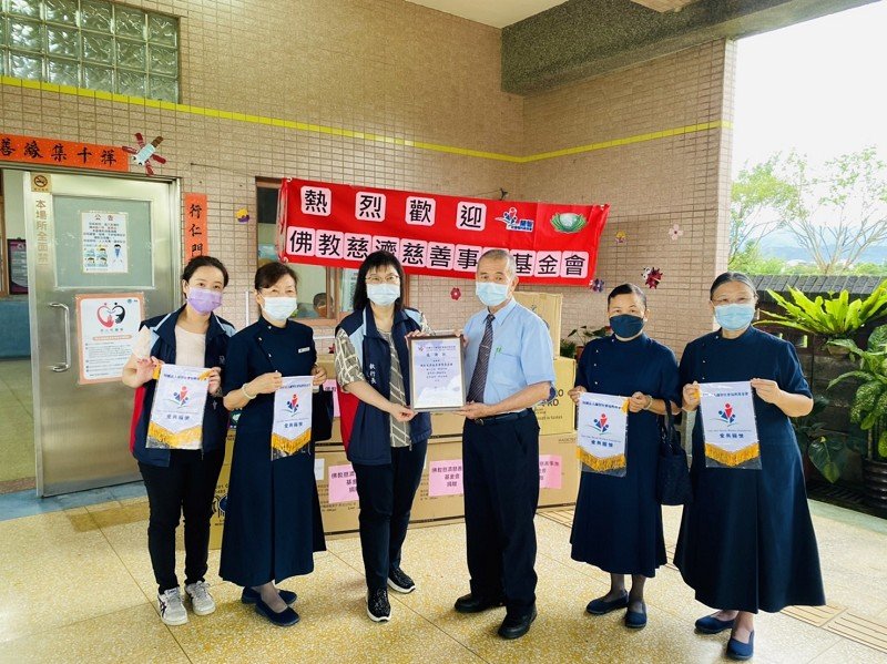 慈濟基金會捐抗疫物資  助蘭智歡喜兒