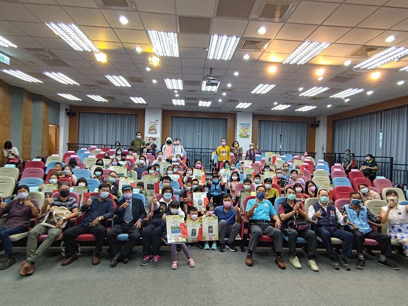 羅東之美-親子寫生比賽得獎作品在李科永圖書館展出