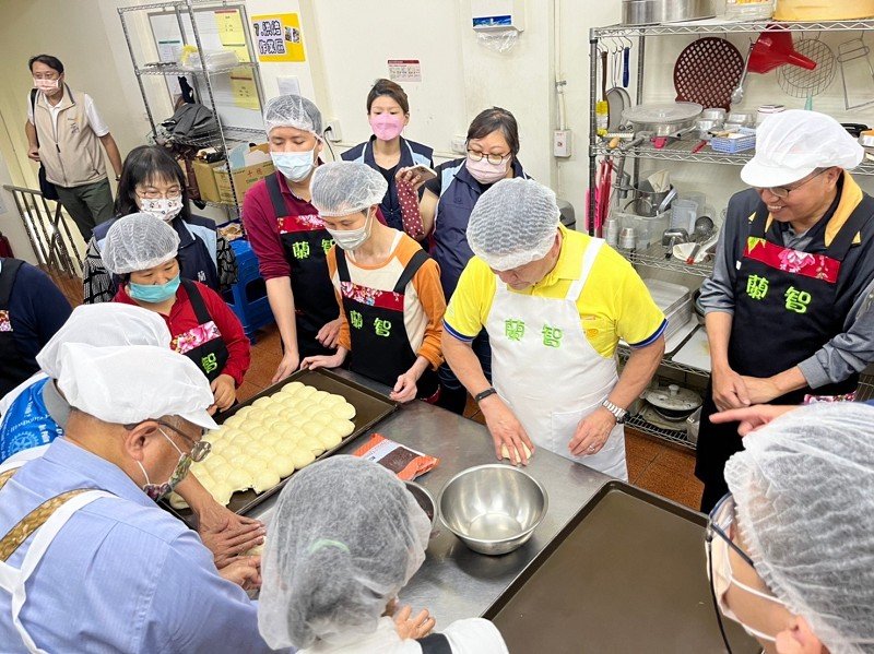 台北西門扶輪社送愛「蘭智」讓愛轉動延續