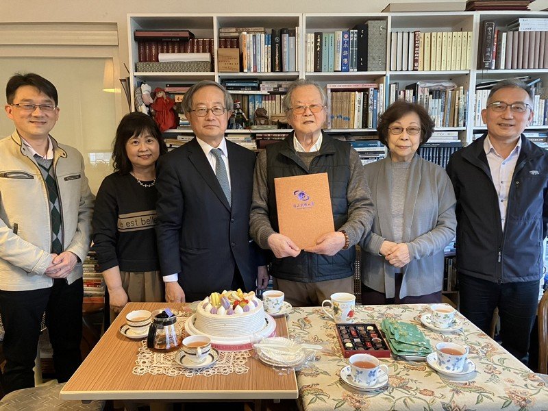 宜大吳柏青校長圖左三、博雅學部林大森學部長圖左一以及通識教育中心楊淳皓主任圖