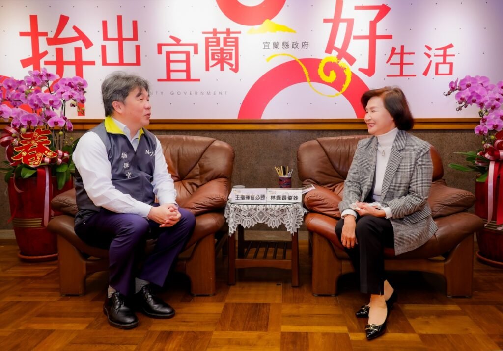 王必勝指揮官與林姿妙縣長共同研商新冠疫苗未來執行策略
