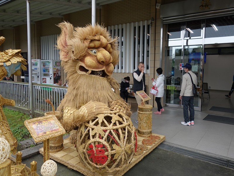 宜蘭監獄收容人稻草裝置藝術<br>展現編織好手藝 超吸晴！