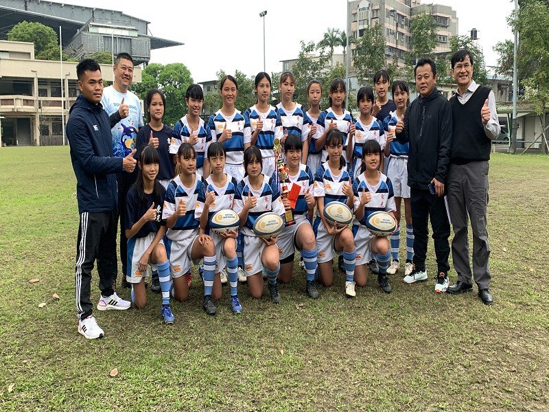 東光國中女子橄欖球隊全國賽技高一籌摘冠