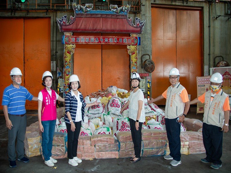 紙錢減量集中燒、誠心誠意顧環保」神明坐鎮淨爐