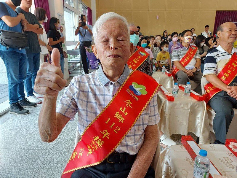 感恩爸爸辛勞，冬山鄉表揚模範父親