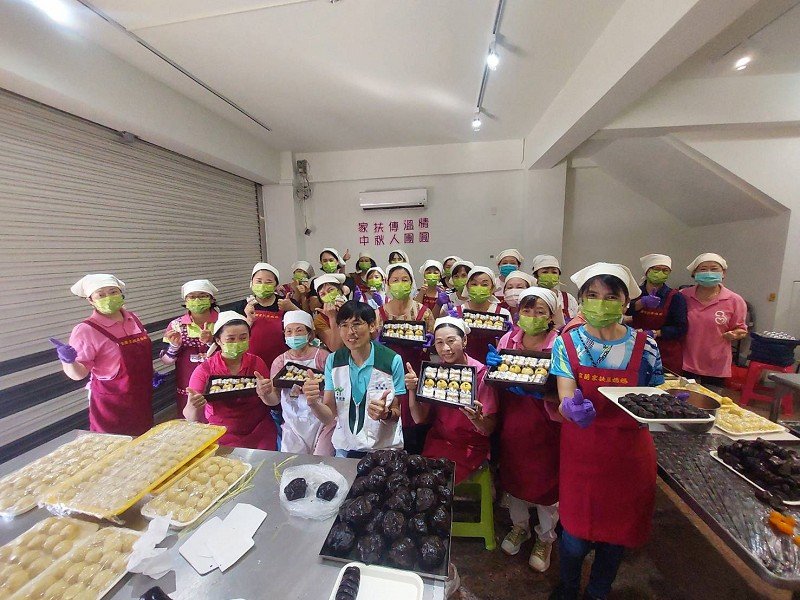 宜蘭家扶溫媽媽330盒中秋月餅溫暖弱勢家庭的心