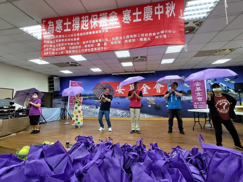 各界齊聚同樂,羅東平安站伴寒士提前歡度中秋