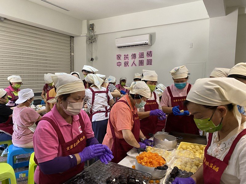 宜蘭家扶溫媽媽330盒中秋月餅溫暖弱勢家庭的心