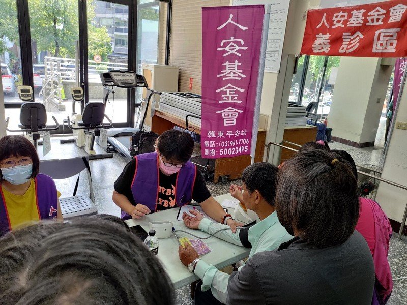 各界齊聚同樂,羅東平安站伴寒士提前歡度中秋
