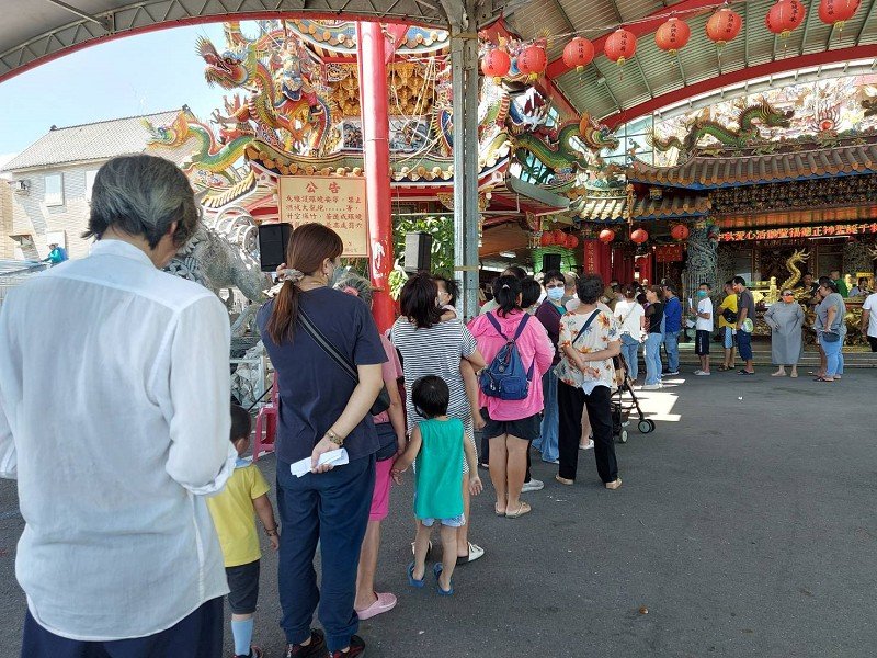 四結福德廟「金土地公」捐善款助五結鄉弱勢過中秋