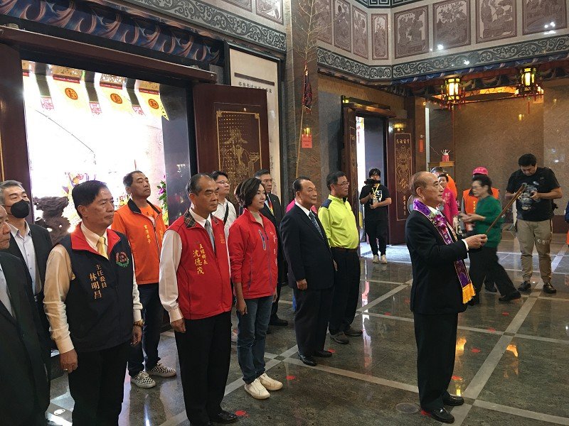 五結聖清宮慶11國28位使節入境隨俗參拜共沐神威