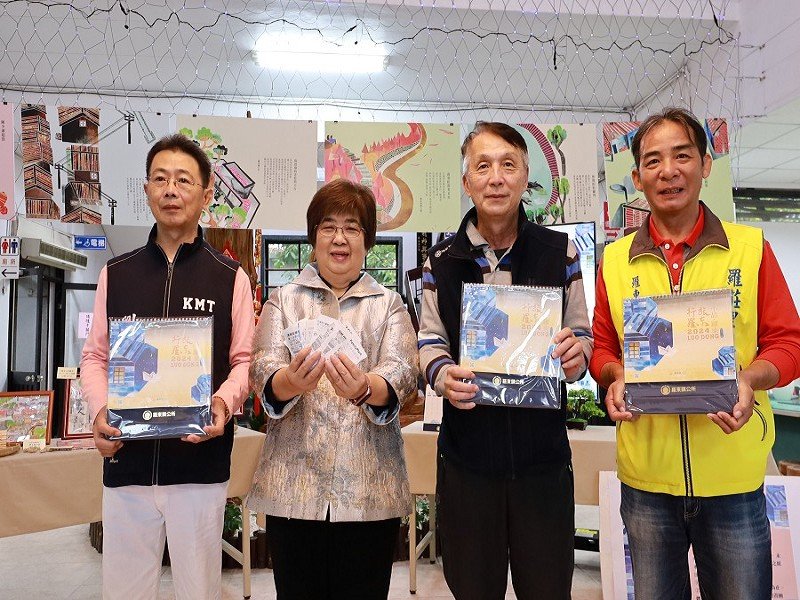 5張發票兌換2024【小品羅東】桌曆、年掛曆做公益