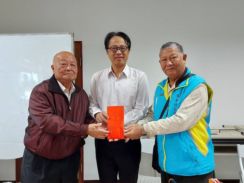 宜蘭縣十八式太極氣功推展協會興安會捐款冬山鄉廣安社區長青會照顧長輩