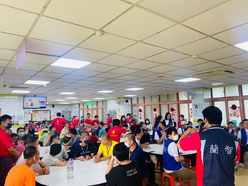 成恩國際有限公司志工團伴憨兒慶祝母親節