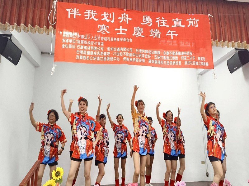 人安羅東站助寒士提前過端午節