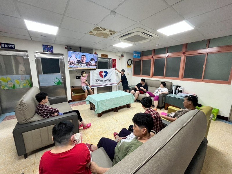 中正農業科技社會公益基金會捐4部55吋電視助蘭智