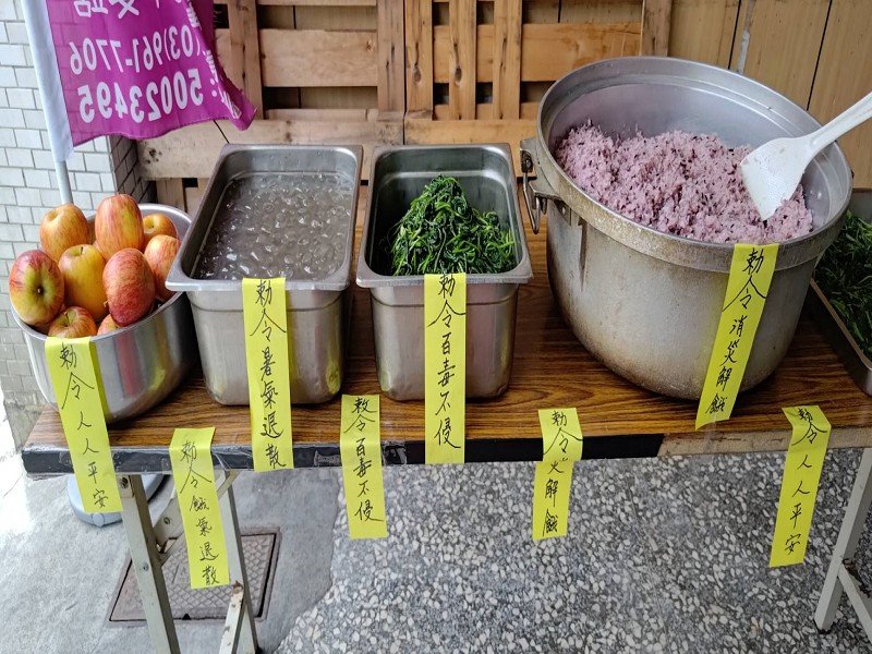 人安基金會羅東站推出創意餐點,讓街友吃平安