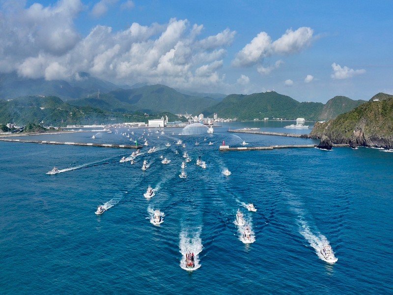 2024蘭陽媽祖文化節首日海陸遶境百艘船隊護駕場面壯觀