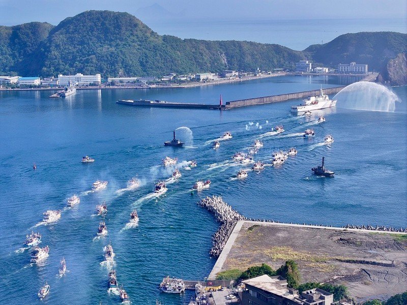 2024蘭陽媽祖文化節首日海陸遶境百艘船隊護駕場面壯觀