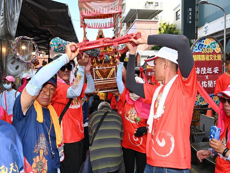 2024蘭陽媽祖文化節首日海陸遶境百艘船隊護駕場面壯觀