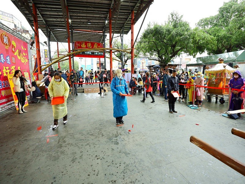 羅東鎮114年度土地公春遊,民眾冒雨抬神轎熱情不減