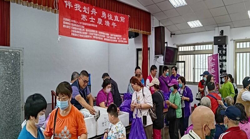 人安羅東站端午送粽助寒士過節，目前尚缺四成急待各界捐輸